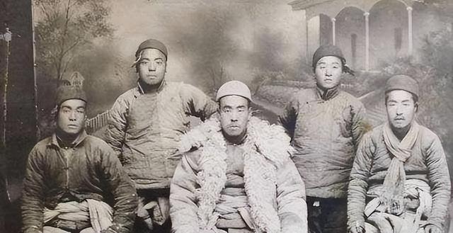 云南82岁老汉服毒自杀，警方发现：他是军委找了40年的人
