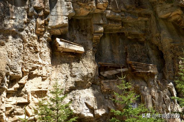 山西宁武石门悬棺：万仞崖龛藏古柩、千年石棺映翠岚