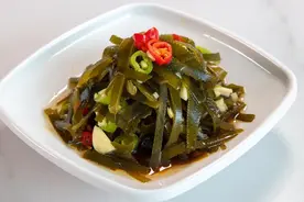 干海带直接用水泡？难怪越泡越硬，提前多做1步，软乎还不腥图片
