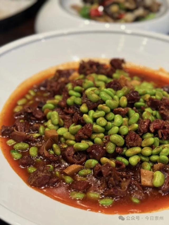 来正东街，尝枇杷茶煮的五花肉......