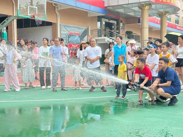 沉浸式消防体验！横滘村亲子研学游点亮安全夏日​