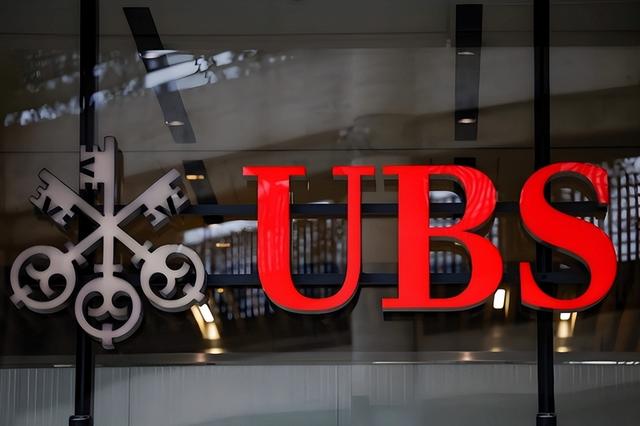 历史开了个玩笑：第一个倒下的不是乌克兰，而是百年中立的瑞士？