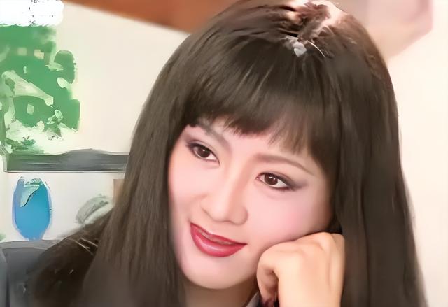 她是中国第一美妇，坐牢、离婚、拍三级片，还因太美被克林顿接见