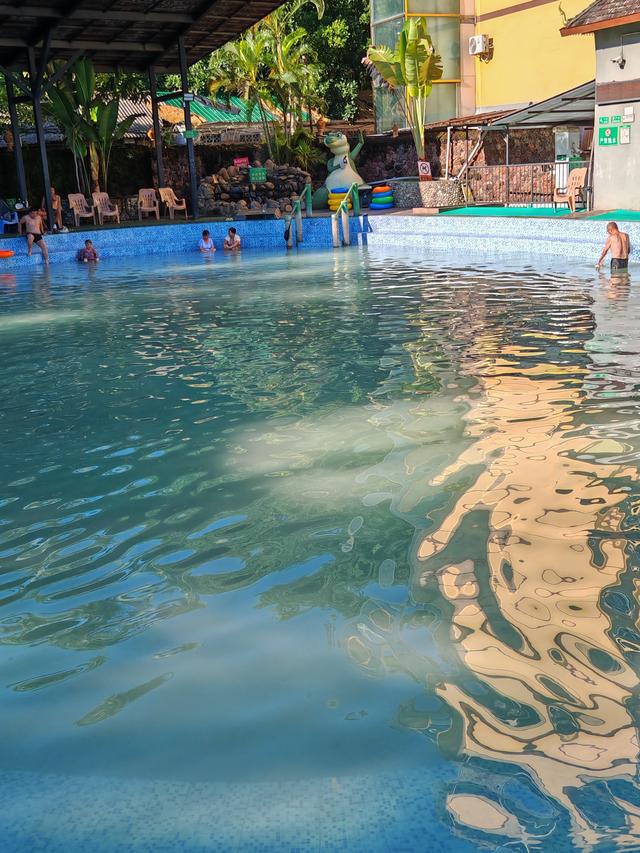 浴罢忘却尘途苦，无须深山寻仙泉——洗硫磺温泉感悟