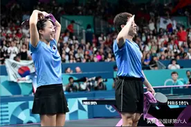 摊牌不装了！林钟勋举手敬礼：再也不用服兵役了，申裕斌疯狂比心图片