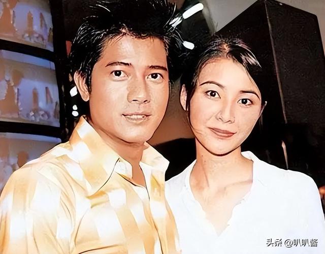 17岁拍三级，30岁被出轨，38岁嫁大佬，如今50岁没孩子还被宠成宝