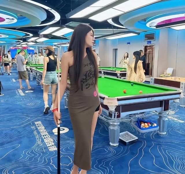 台球厅被曝“特殊服务”，包间暗藏玄机，美女陪练988包一杆进洞