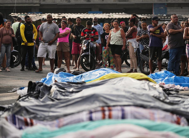 血洗贫民窟抓毒贩，真正的犯罪大佬在金融街数钱！巴西揭惊天黑幕