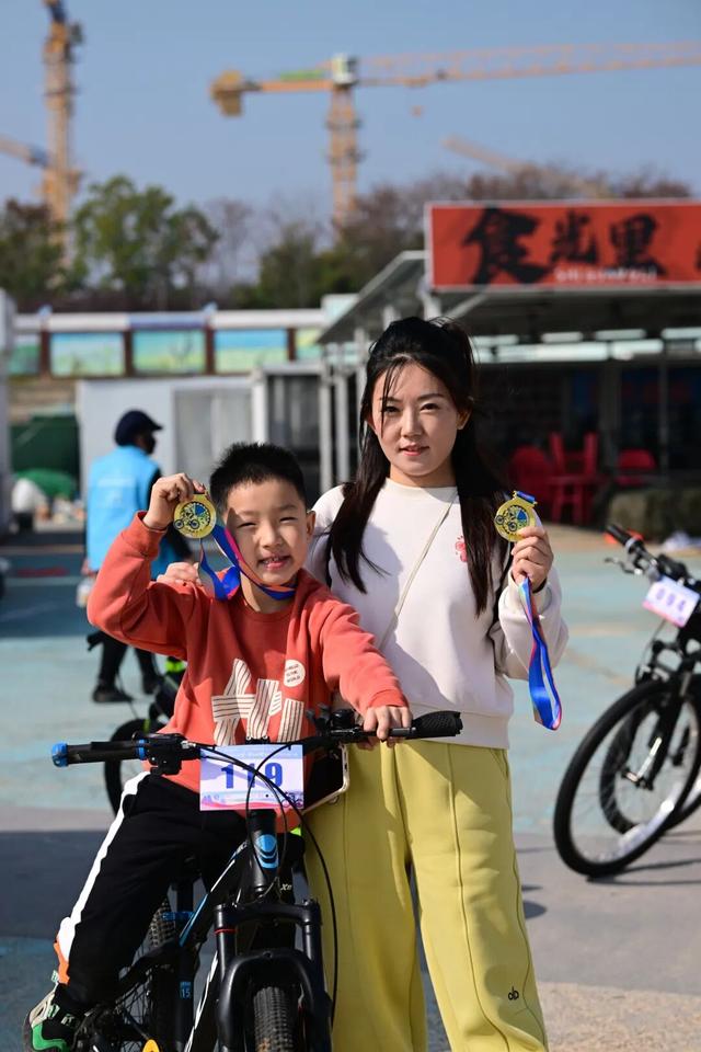 今天，骑遇日照，出发！他们共赴最美秋日！