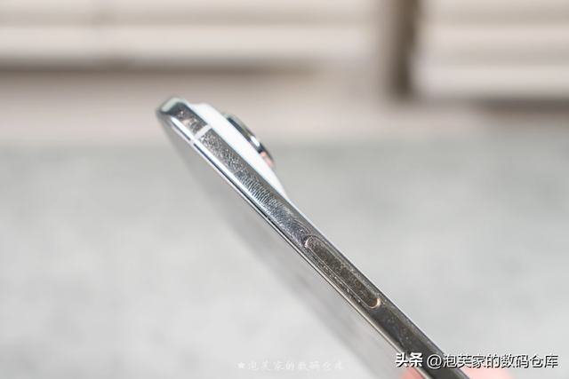 太薄了 折叠屏前瞻？港版iPhone Air体验 续航真不差 17plus青春版！