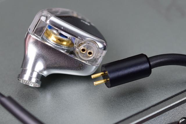 声场大，还有虚拟7.1声道！349元的游戏耳塞让我果断放弃电竞头戴