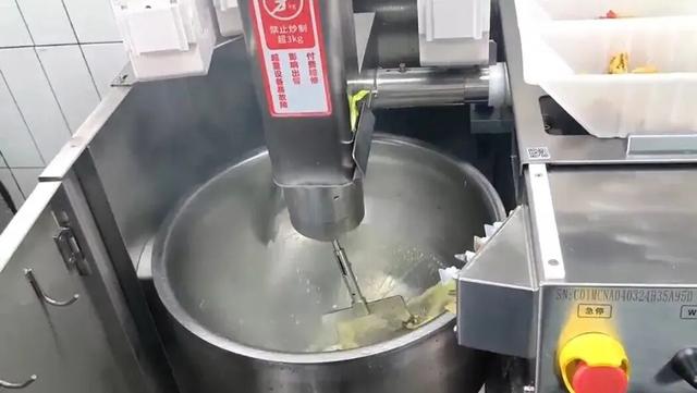 15元一份的机器人“小炒”，把中餐卷哭了