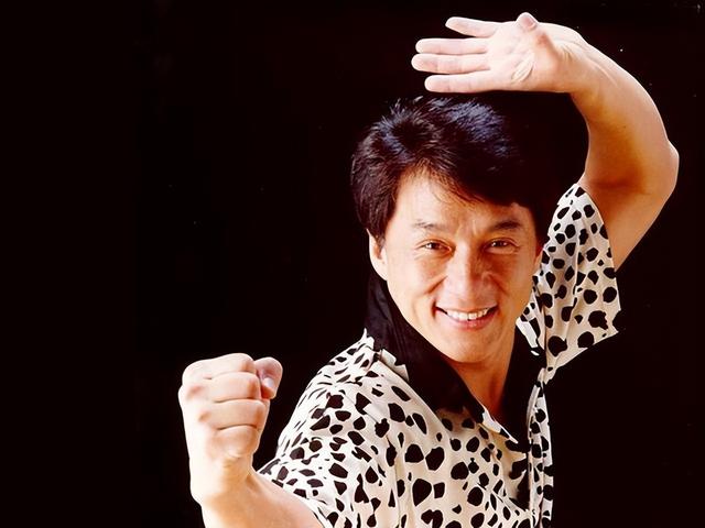 官媒对成龙的称呼变了	，三字之差释放强烈信号，王晶的话有人信了