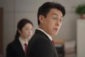 拍戏时，马伊琍收到靳东送的写了名字的口红，问了别人后，才明白图片