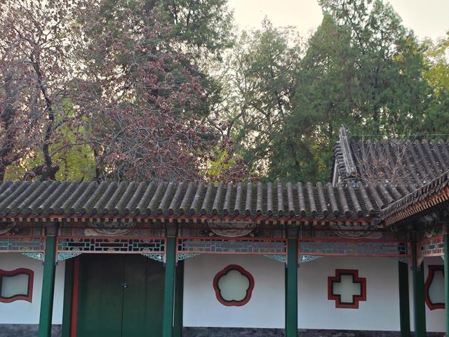 赏联：北海公园“金波长漾中秋月 玉镜平分圣湖庭”