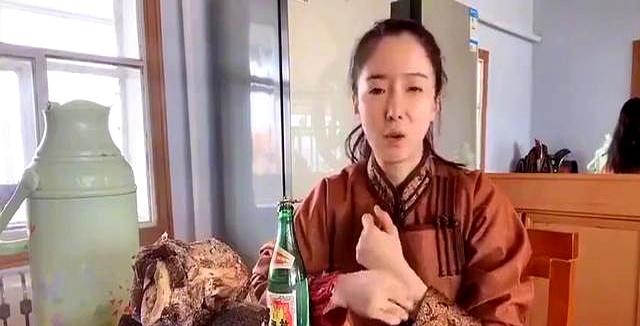 蒙古姑娘大方展体毛，乌黑浓密引热议，网友：太颠覆认知。