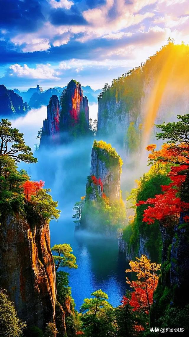 云雾若轻纱，缠绕于嶙峋石柱之间