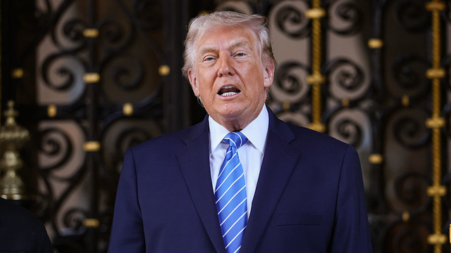 与普京通话后，特朗普当众逼泽连斯基妥协，直言再拖数月领土必丢