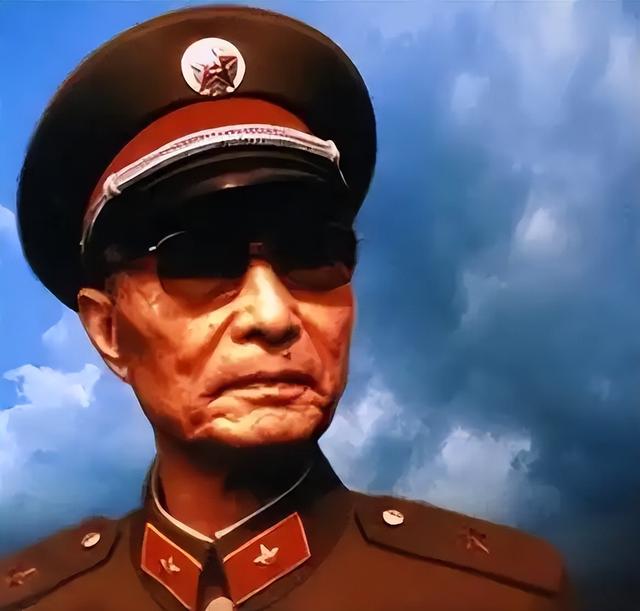 1982年，小偷偷窥厕所引出惊天大案，200名武警粪土中寻绝密文件