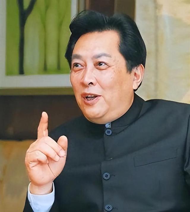 没想到，阅兵结束不到半月，唐国强因一个举动，再次实现口碑暴涨