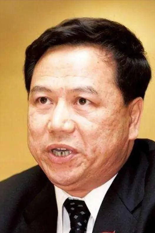 “京圈恶少”王烁：睡遍娱乐圈女星，殴打继母王艳，枪指刘涛老公