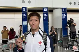 张家朗回应新恋情害羞了！他说在巴黎见到香港区旗很开心图片