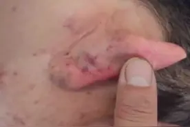 又是未成年霸凌，床上打完拖到地上打，为何如此猖狂原来内有原因图片