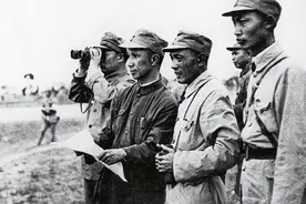 74师覆灭后，打扫战场的结果把粟裕吓一跳，陈毅：俘虏一个不能放图片