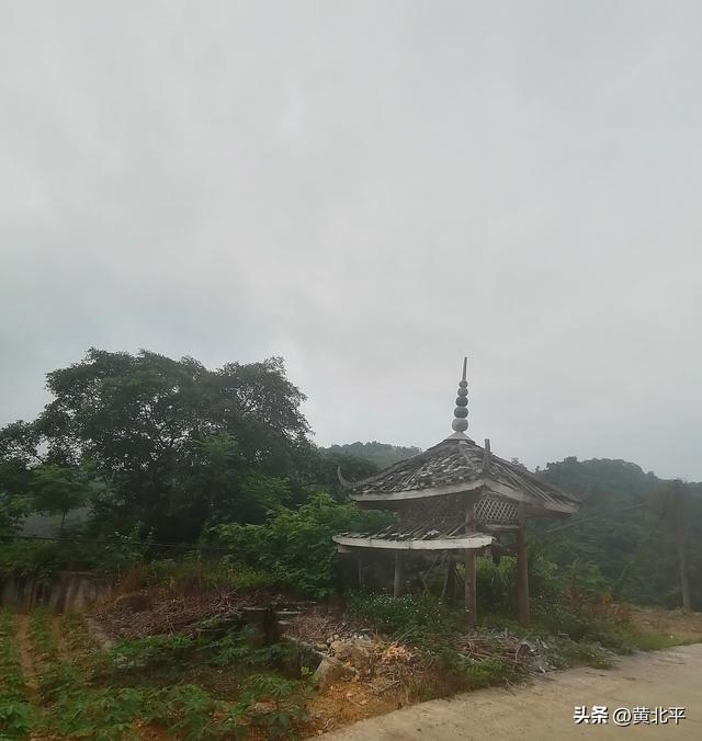 广西南宁市近郊有一座废弃的景区，当初游客日进千人当今寥寥无几