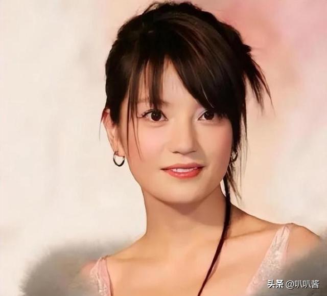 拔出萝卜带出泥！49岁赵薇近况被曝，原来圈内封杀只是冰山一角
