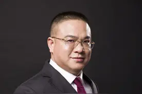 11年狂赚200亿，骗了10万中国人后跑路的亿万富翁，下场如何呢？图片