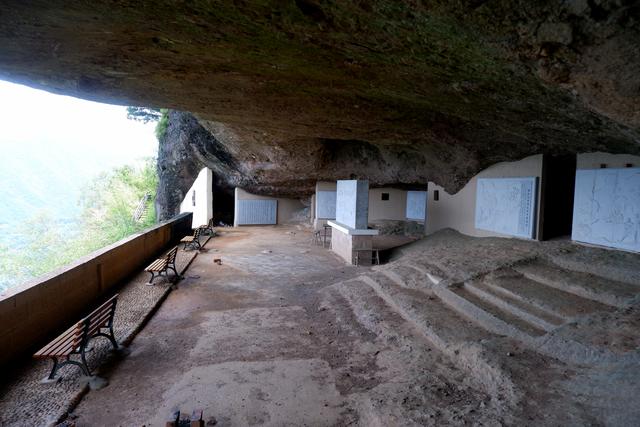 探秘三岩寺红军洞