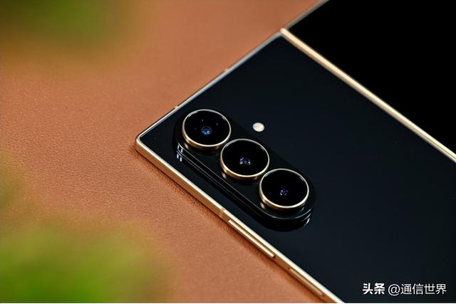 风雅相传 器度不凡 心系天下三星W26震撼发布