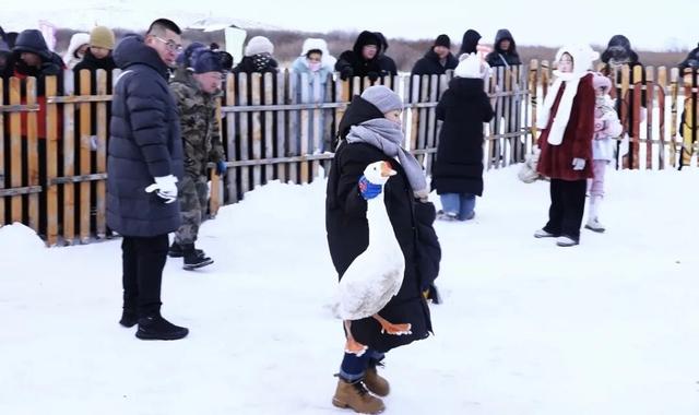 界河冰钓聚四海宾朋 全域全季绘振兴画卷——呼伦贝尔以冰雪盛宴激活文旅融合新动能