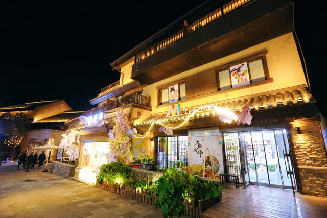 长白山恩都里度假区，旅游打卡新地标，感受夜色里的浪漫与新潮