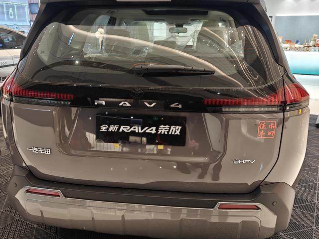 全球第六代RAV4荣放开启全国交付	，一车三动力