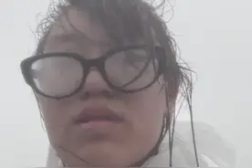 五一武功山游客下山：人冻僵钱花光，一瘸一拐回家乡，不如在家躺图片