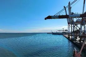 682期～船舶国内靠港，水手和船长闹矛盾，纠结的一幕让我为难图片