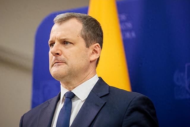 经济崩了，盟友全跑了，和中国决裂的欧洲小国	，现在想找中国填坑