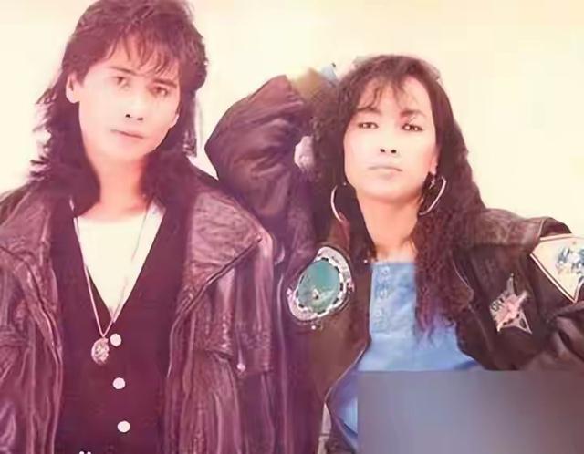 65岁齐秦现状，定居美国，娶小24岁女粉丝为妻，和11岁儿子像爷孙