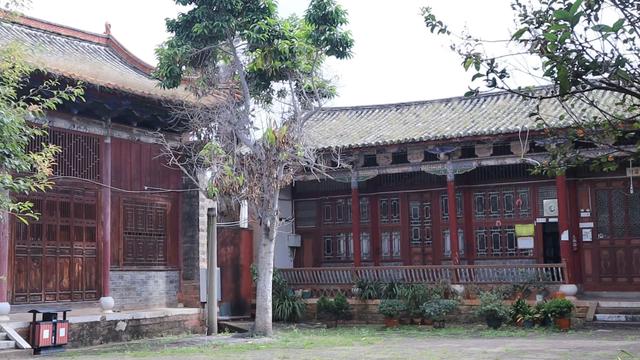 昆明动车直达，又一座小众的千年古镇，四季如春，古迹遍布