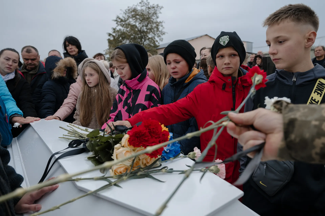 2025年战争中的乌克兰：照片中的一年