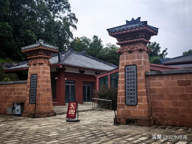 千里岷江第一镇，怎么这么冷寂？沉银宝藏、崖墓摇钱树，都白瞎了