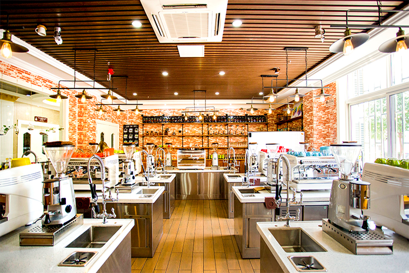 咖啡師培訓機構_昆明歐米奇西點培訓_西點烘焙培訓機構選擇