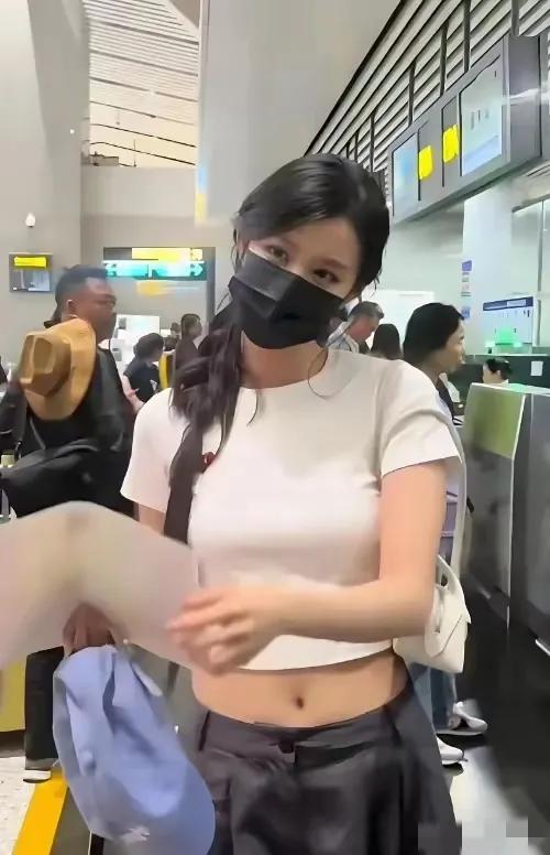 网友辣评王楚然：生图腰粗似水桶，和精修比简直大妈！