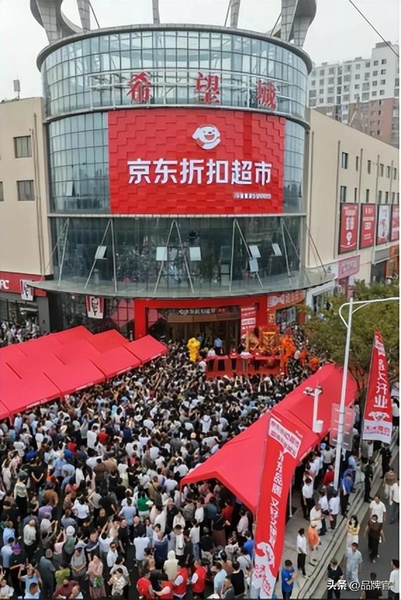 30万人次！70万枚9.9元鸡蛋售罄，又一零售巨头扑向“穷鬼超市”