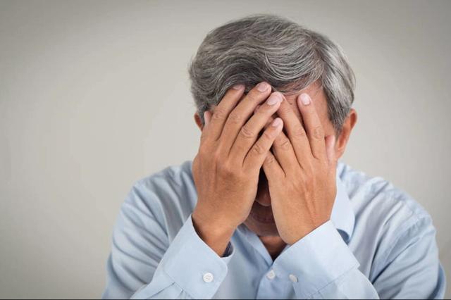 医生提醒:80岁以上的高龄老人,宁愿出去串门,也别做这5件事!