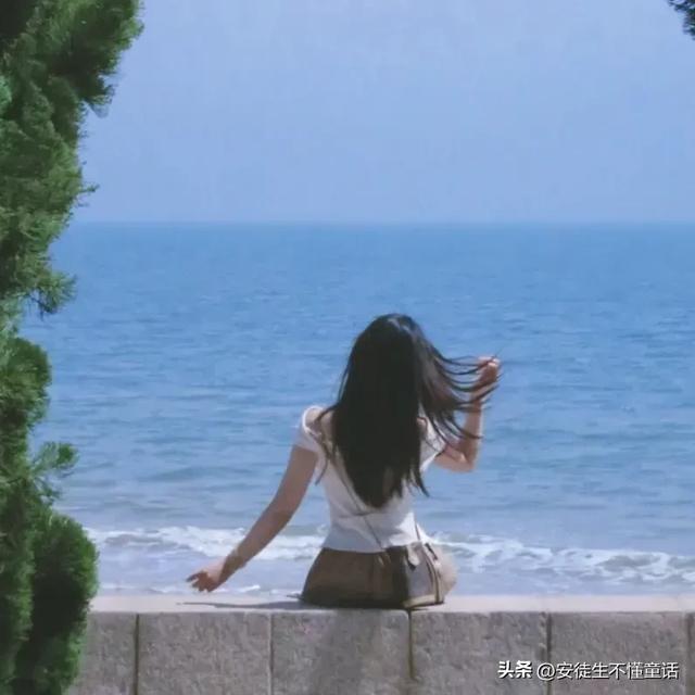 兔子警官李语蔚海边旅游美照，身材和颜值太赞了，美不可言。