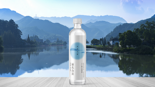 央视国宴上的那瓶水火了！不是娃哈哈，更不是农夫山泉