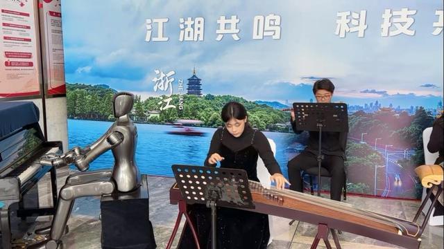 2025东湖论坛盛大开幕，机器人产业成瞩目焦点